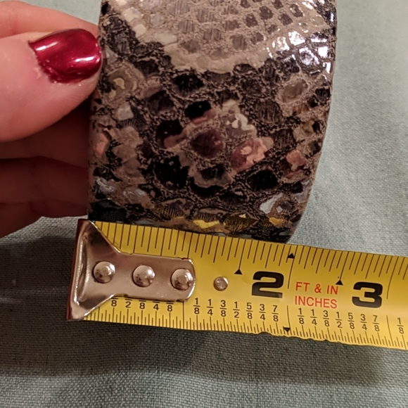 Gray/silvery snakeskin wide cuff - Picture 5 of 6